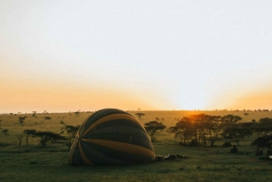 Serengeti: Hot Air Balloon Flight with Champagne Breakfast