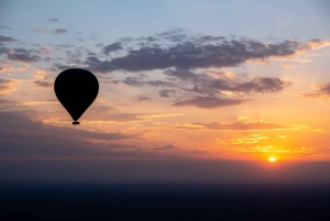 Serengeti National Park: Ballonsafari ved daggry