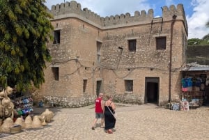 Secretos de la Ciudad de Piedra: paseo y degustación de frutas exóticas