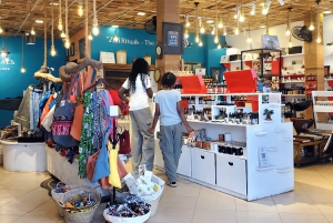 Zanzibar: Ui merikilpikonnien kanssa Lagoon Caven luolassa Nungwin kylässä