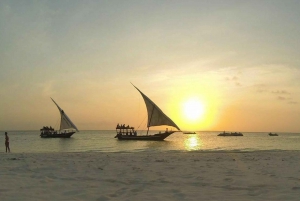 Stone Town: Traditionel Dhow-krydstogt ved solnedgang