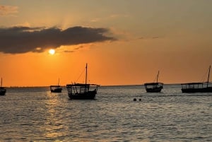 Cruise-ervaring bij zonsondergang in Zanzibar