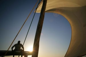 Puesta de sol en dhow desde Kendwa/Nungwi La hora mágica en el océano
