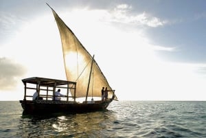 Puesta de sol en dhow desde Kendwa/Nungwi La hora mágica en el océano