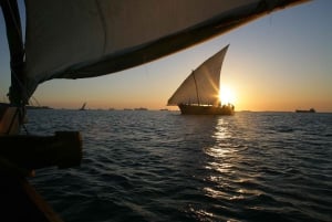 Puesta de sol en dhow desde Kendwa/Nungwi La hora mágica en el océano
