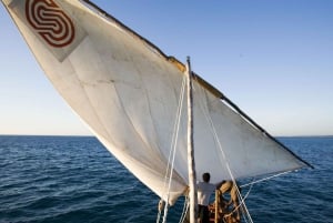 Puesta de sol en dhow desde Kendwa/Nungwi La hora mágica en el océano