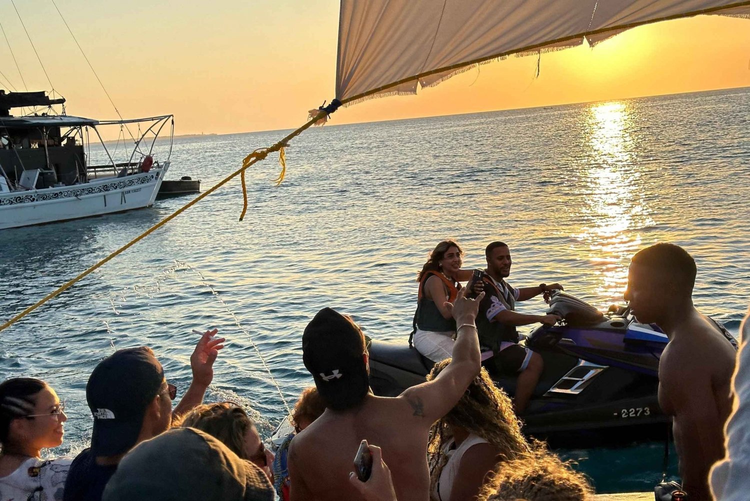 Cruzeiro Sunset Party em Zanzibar com o BoomBoom Boat