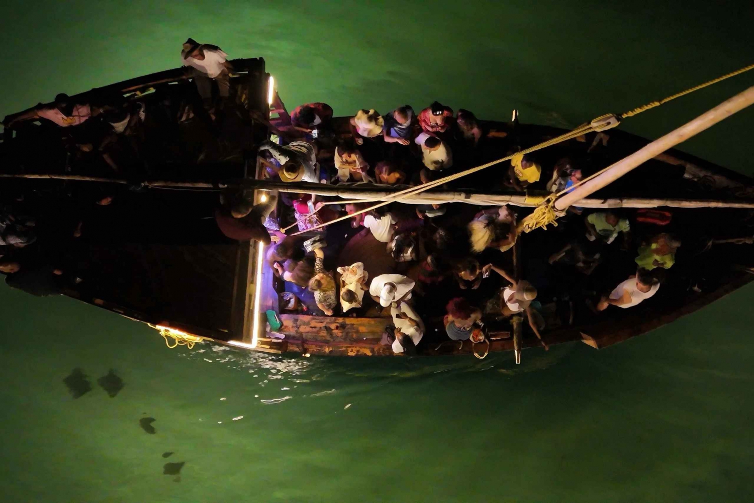 Rejs z imprezą o zachodzie słońca w Zanzibarze z BoomBoom Boat