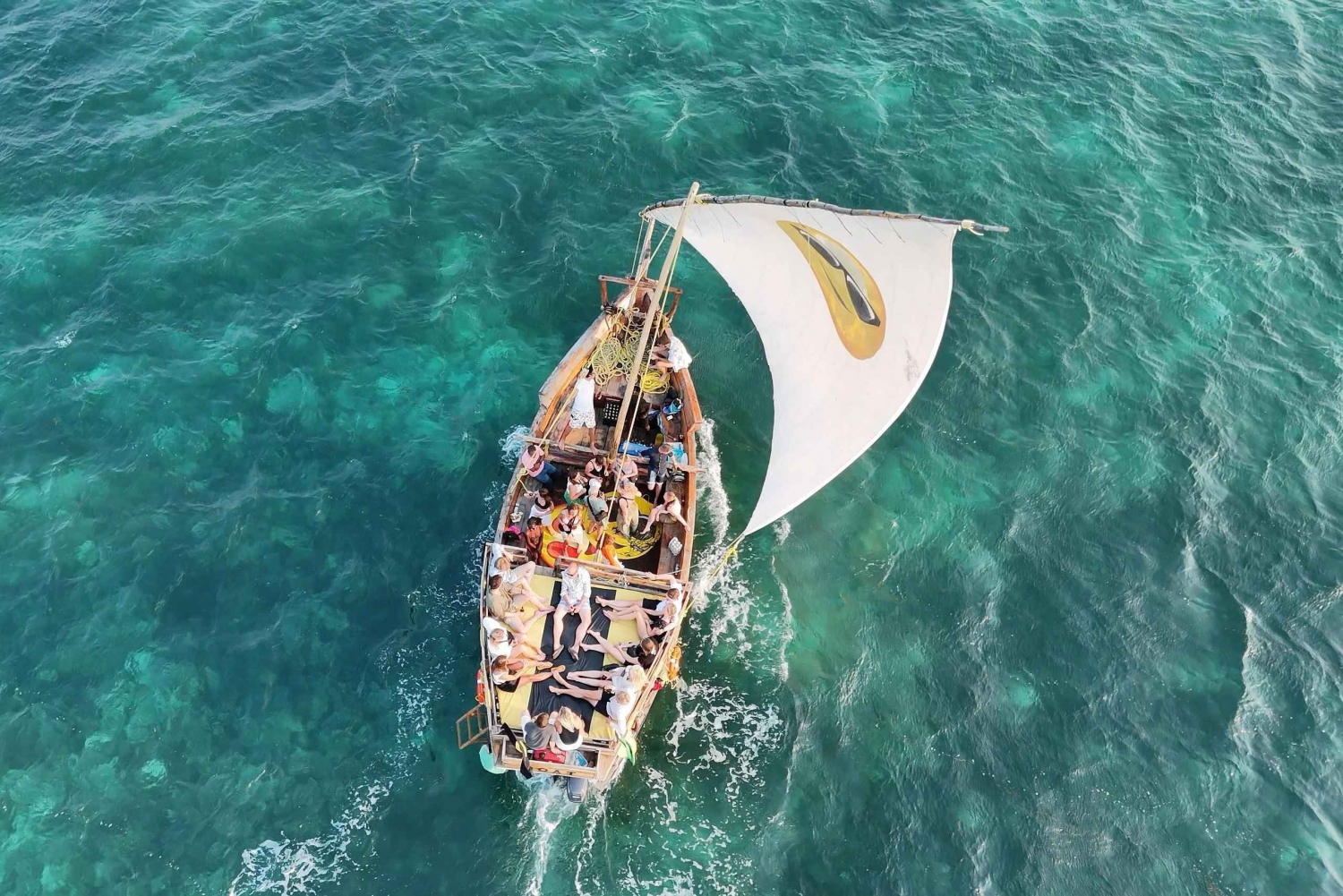 Rejs z imprezą o zachodzie słońca w Zanzibarze z BoomBoom Boat
