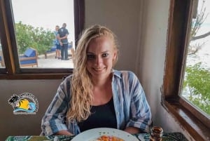 Simma med sköldpaddor i Salaam-grottan, Kuza-grottan och The Rock-restaurangen