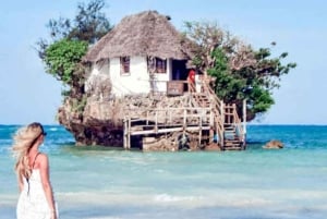 サラム洞窟、ムテンデビーチ、ザ・ロックでウミガメと泳ぎましょう