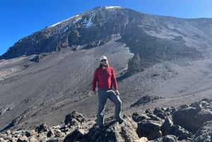 Tansania: Kilimanjaro-kiipeily ja safariseikkailu
