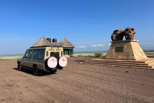 Tanzania: Serengeti, Ngorongoro, Tarangire, and Manyara …