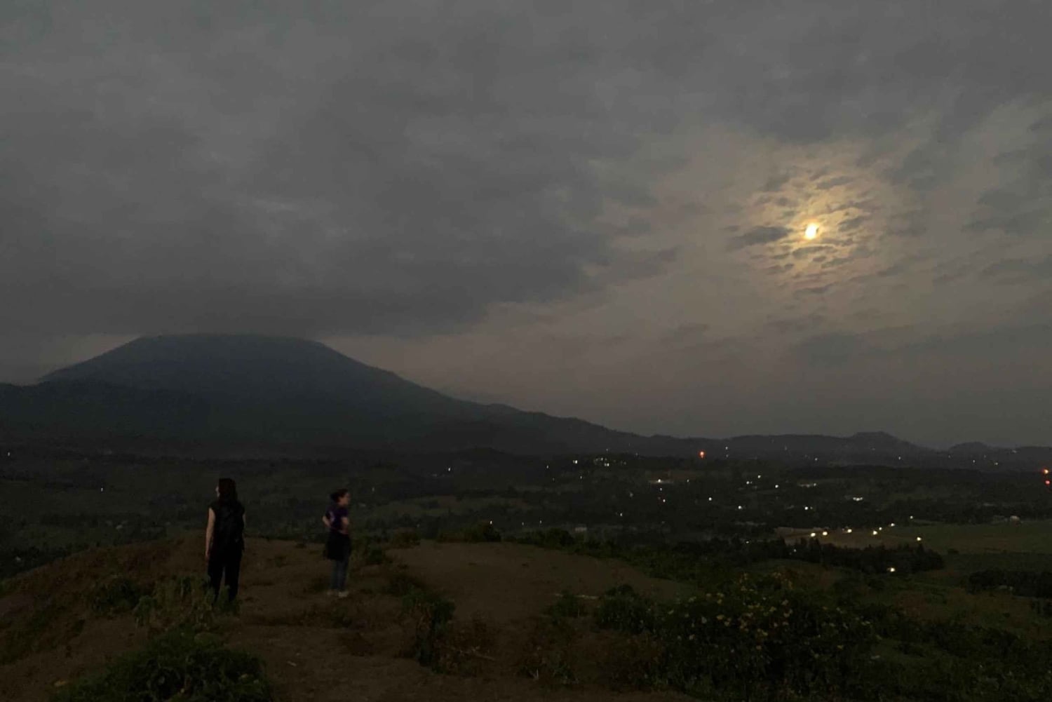 Vulkankratervandring ved Kilimamoto med Kingstone Asilia