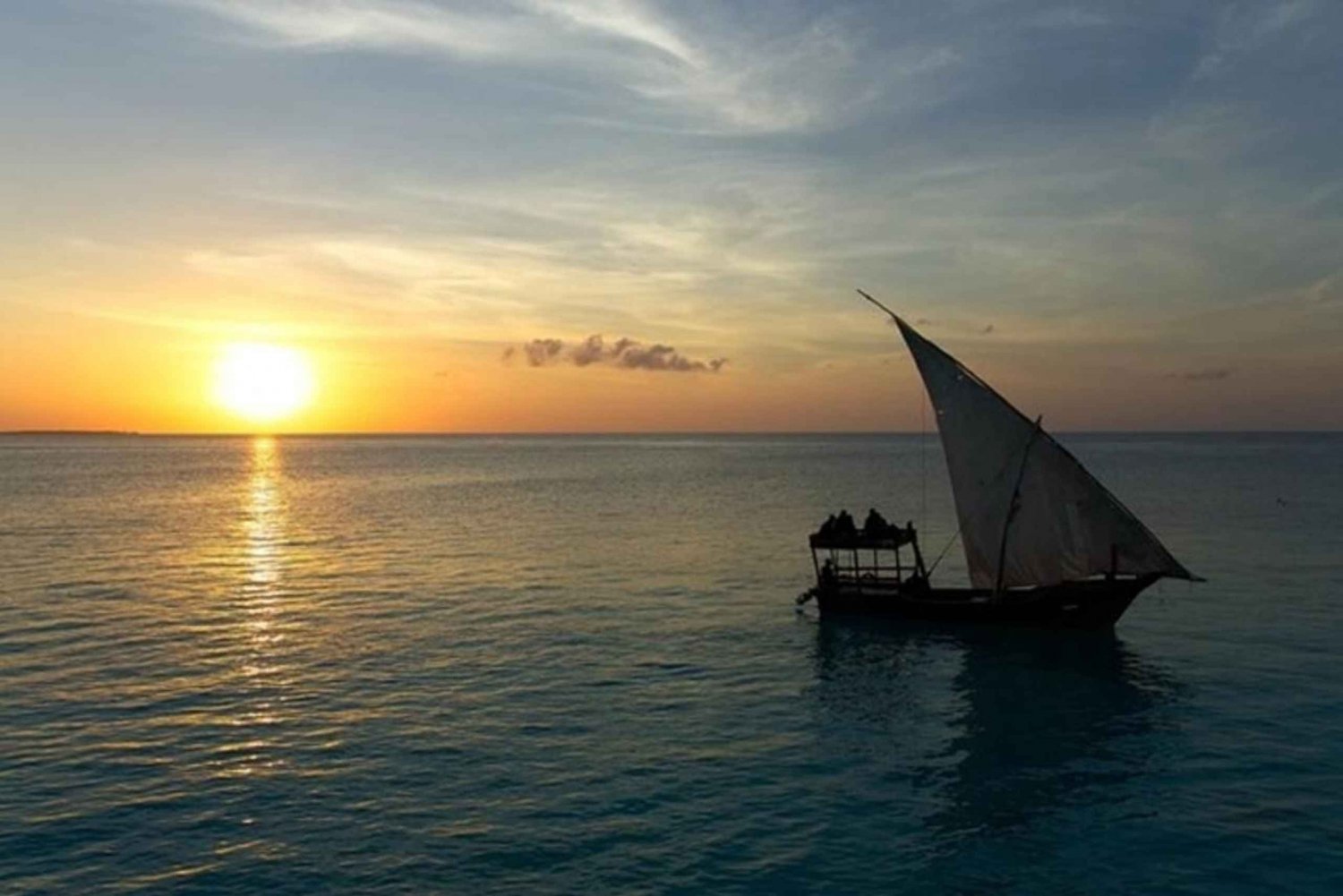Zanzibar: 3 horas de passeio de Dhow ao pôr do sol
