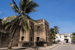 Zanzibar : aventure en tuktuk de jour avec un guide de la région