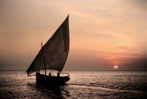 Zanzibar City: Sunset Sailing Tour välipaloja ja juomia