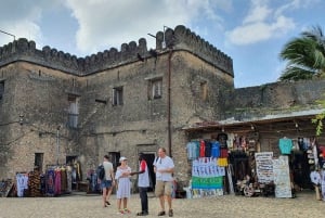 Zanzibarin kaupunkikierros ja maustatila – perinteinen lounas