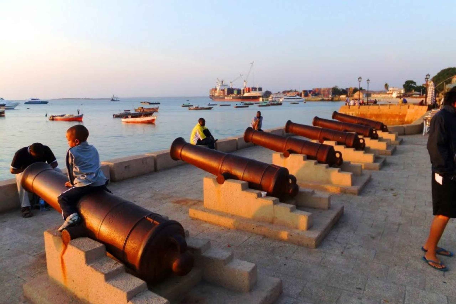 Sansibar: Tour mit transparentem Kajak und Besuch im The Rock Restaurant