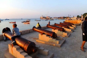 Sansibar: Tour mit transparentem Kajak und Besuch im The Rock Restaurant