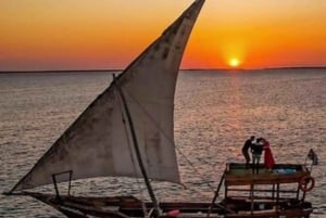 Zanzibar: Excursão à plantação de cocos e cruzeiro guiado ao pôr do sol