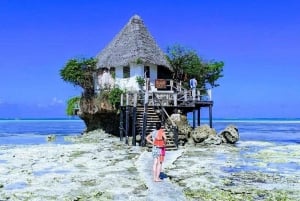 Zanzibar: Ruokailuelämys The Rock -ravintolassa