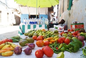 Zanzibar: Jozani-skogen og krydderfarmtur med transport