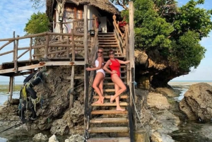 Zanzibar: Tur til Jozani-skogen, Kuza-grotten og Rock Restaurant