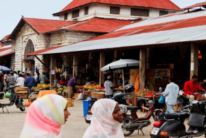 Zanzibar: Jozani-metsä, mausteviljelmät ja Stone Town -kierros