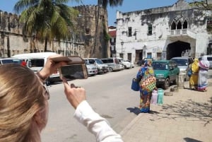 Zanzibar: Jozani-metsä, Stone Town ja mausteviljelmät