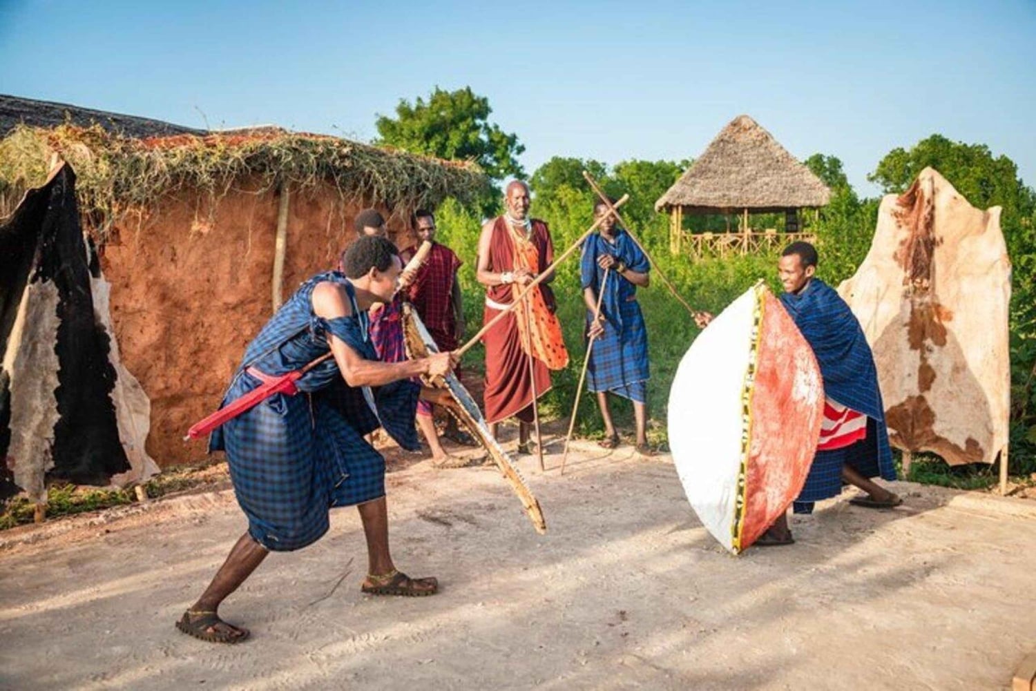 Zanzibar: visita à aldeia Maasai com cruzeiro de dhow ao pôr do sol