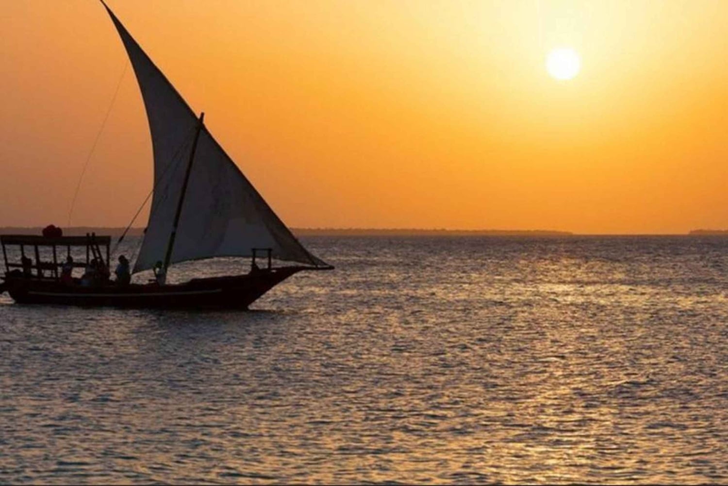 Zanzibar: visita à aldeia Maasai com cruzeiro de dhow ao pôr do sol