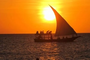 Zanzibar: Maasai dorp Tour met Dhow cruise bij zonsondergang