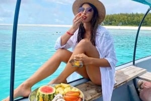 Zanzibar: Mnemba – uima delfiinien kanssa ja läpinäkyvä kajakki dronella