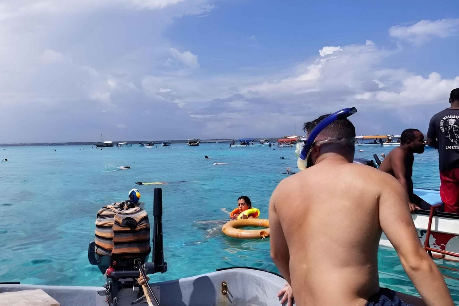 Zanzibar: Mnemba och simma med delfiner med lunch som tillval