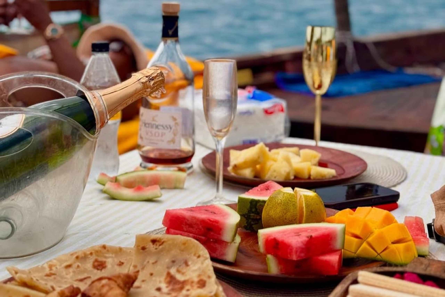 Zanzibar: Luksustur med dhow til Mnemba Island med snorkling