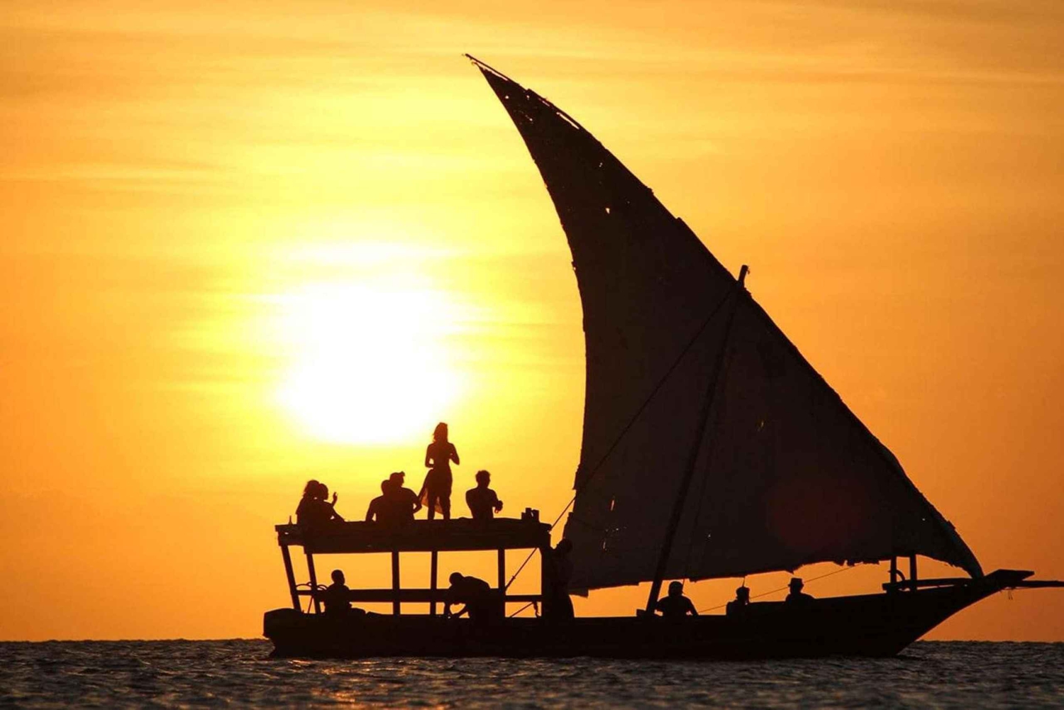 Zanzibar: Snorkling på Mnemba Island og solnedgangscruise med dhow