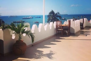 Zanzibar: rondvaart tijdens zonsondergang op een glazen boot naar het eiland Mnemba