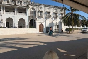 SANSIBAR: Kivikaupunki ja maustefarmi