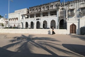 SANSIBAR: Kivikaupunki ja maustefarmi