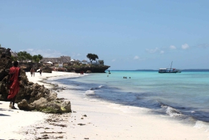 Zanzibar : Plongée à Mnemba, Village Maasai et Plage de Nungwi
