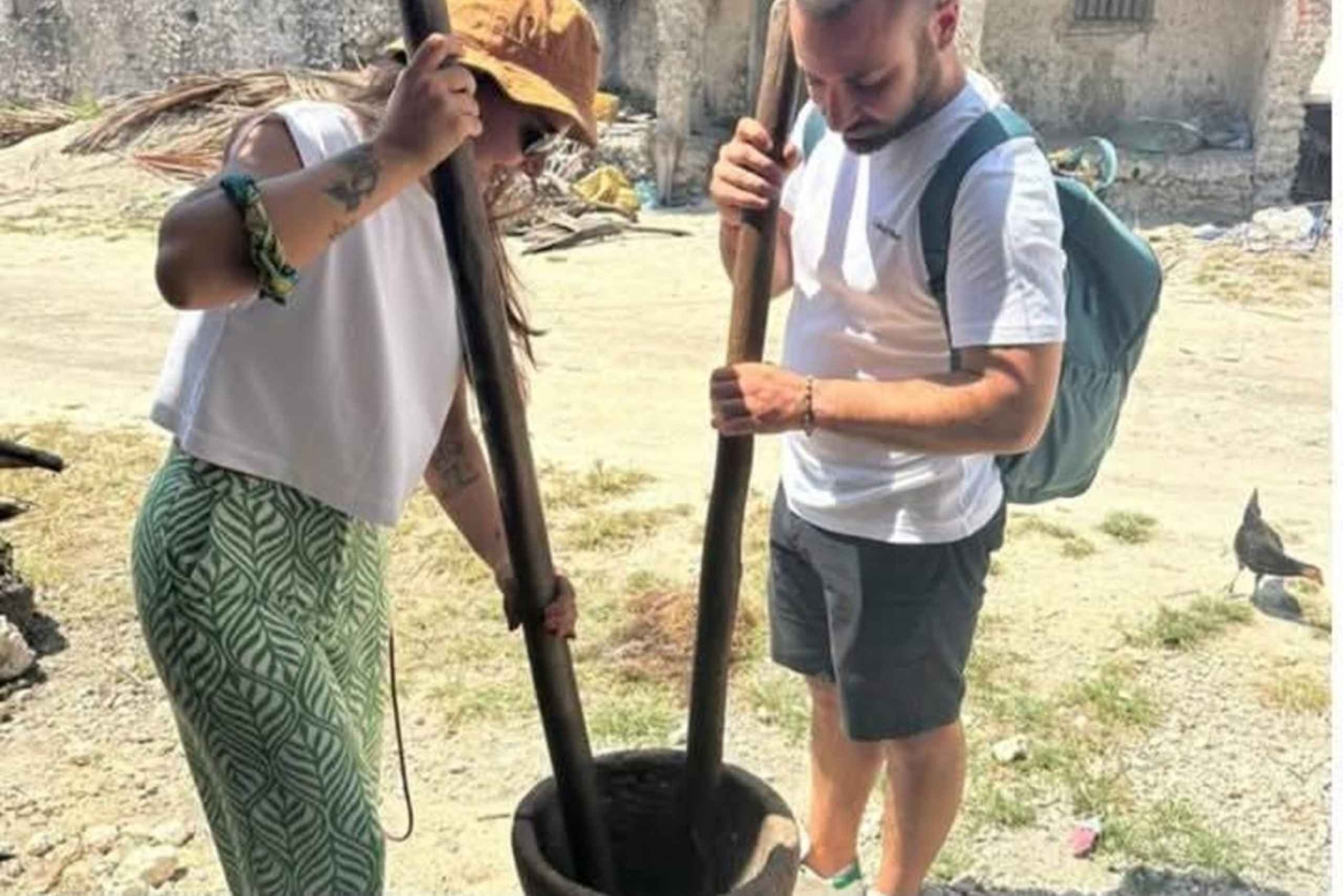 ZANZIBAR : Visite du village de Muyuni et détente sur la plage de Mtende