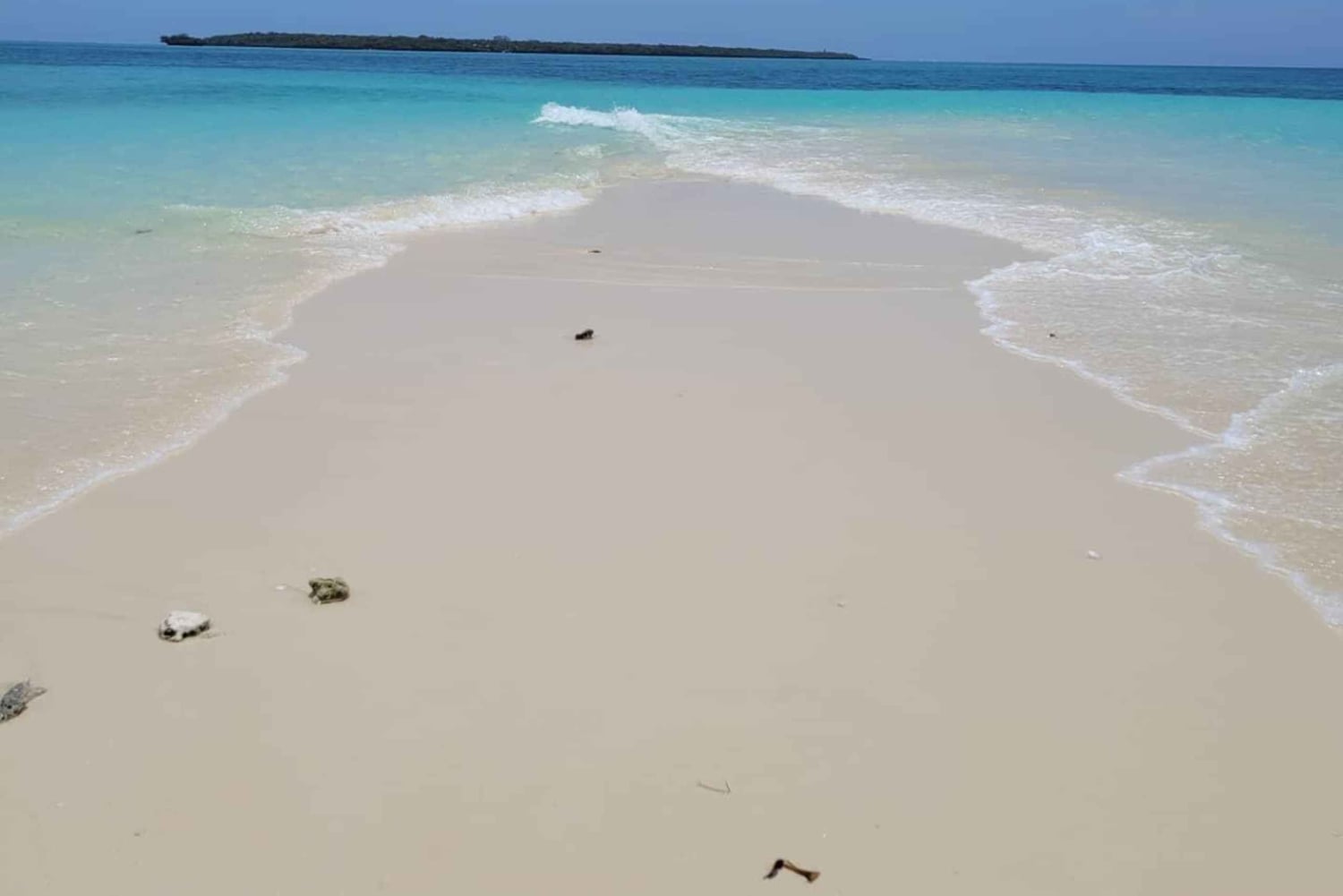 ZANZIBAR NAKUPENDA SANBANK BEACH MED BBQ-FROKOST