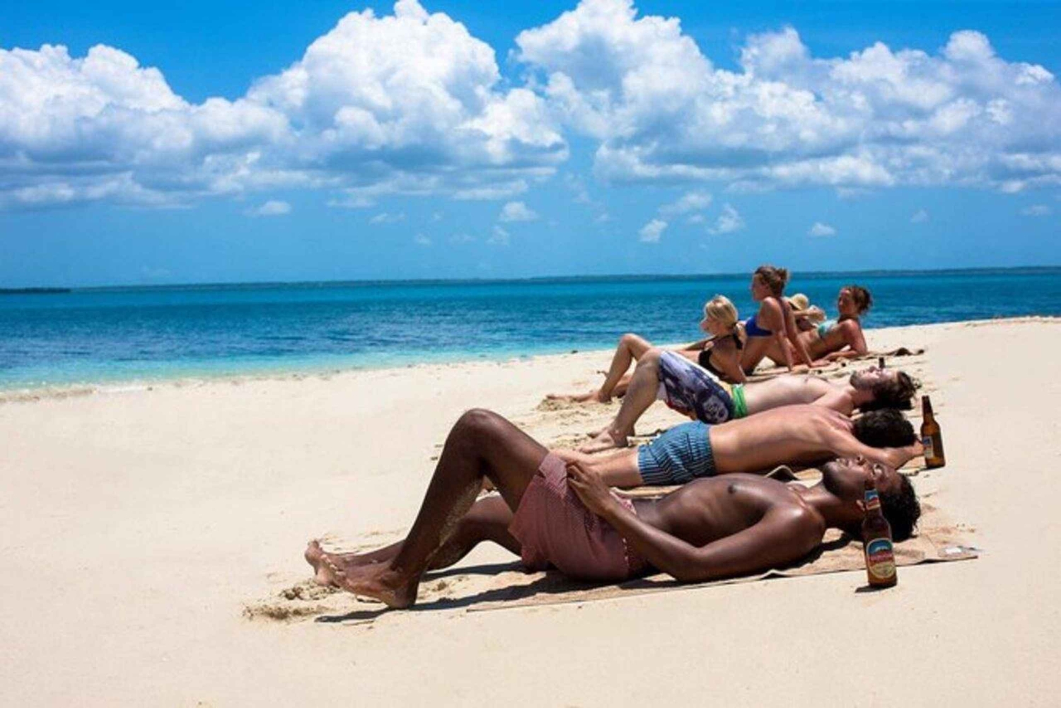 Sisältyy: Nakupendan hiekkarannan ja Kivikaupungin kierros sekä lounas