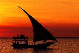 Zanzibar: crociera al tramonto a Nungwi con ristorazione