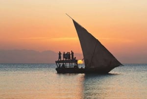 Zanzibar: crociera al tramonto a Nungwi con ristorazione