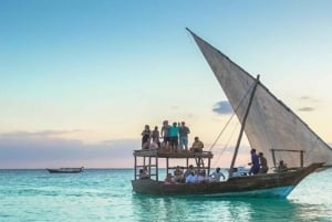 Zanzibar: crociera al tramonto a Nungwi con ristorazione