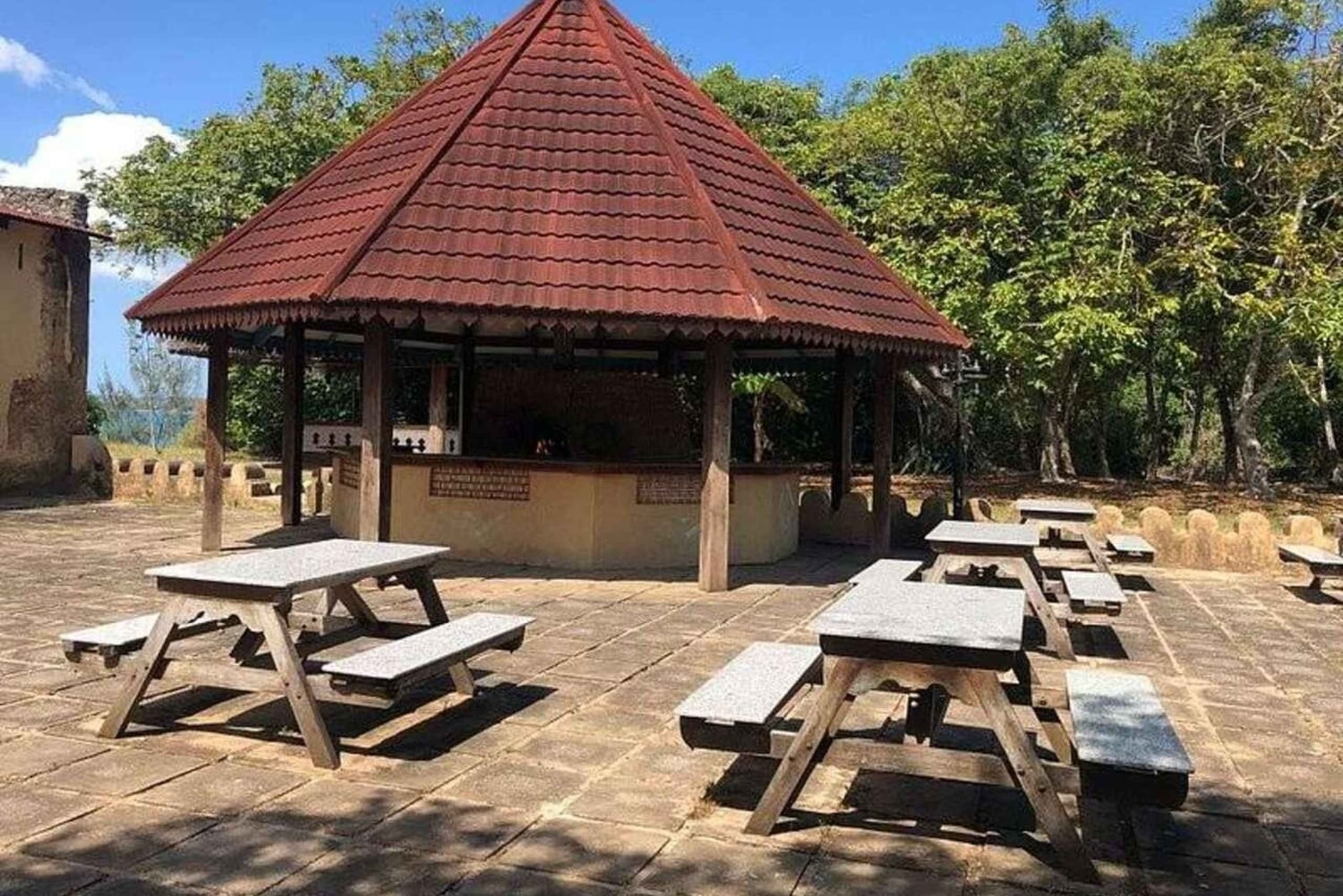 ZANZIBAR: Fangeøya, grottesvømming og den blå lagunen