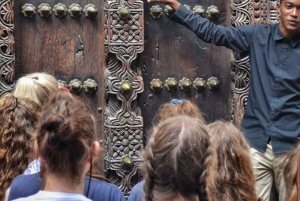 ザンジバル：プリズン島、ナクペンダサンドバンク、ストーンタウンをご案内いたします