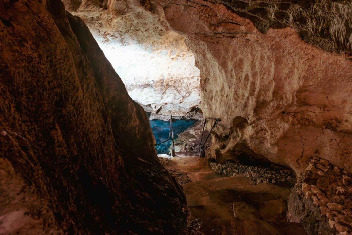 ЗАНЗИБАР: остров Призон, купание в секретной пещере и лес Джозани